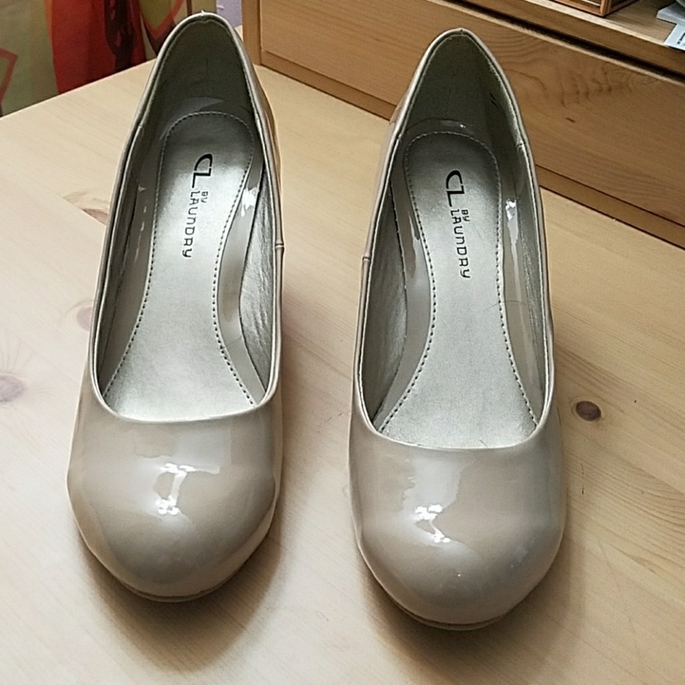 Nude wedges